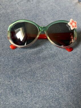 Moana Green Ombre Round Sunglasses with Red Temples